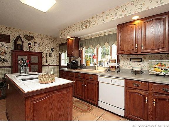 2nd image of 22 Eastwood Dr