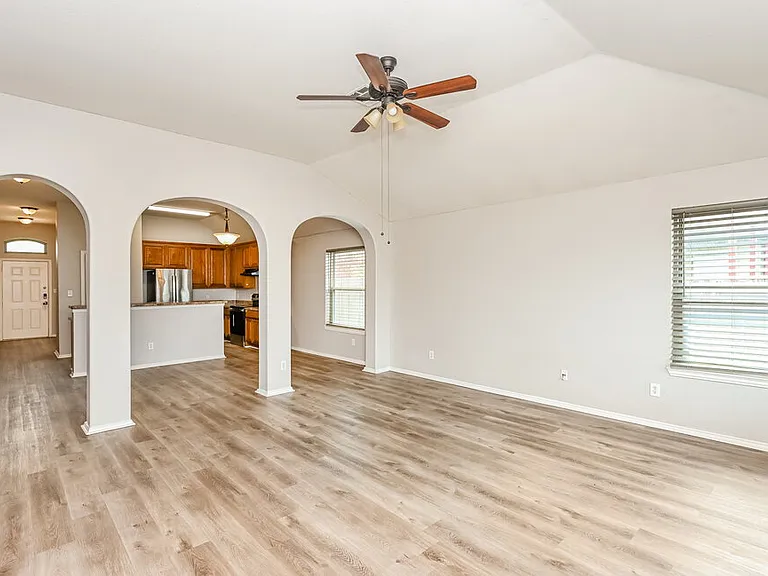 9324 Cynthia Ct — Photo 4