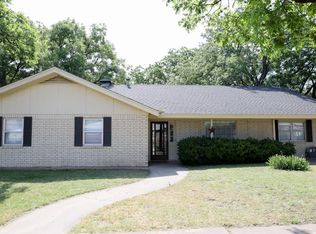 411 S Arlington St, Winters, TX 79567