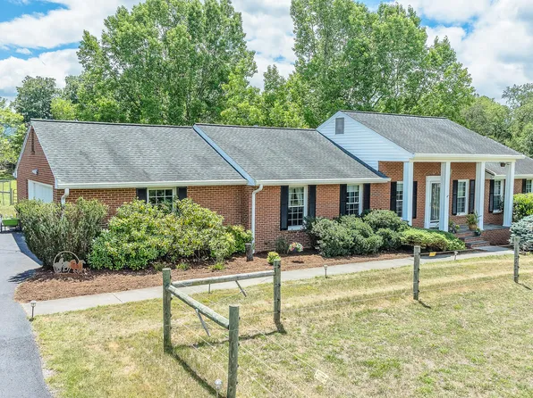 815 Brunswick Forge Rd, Troutville, VA 24175