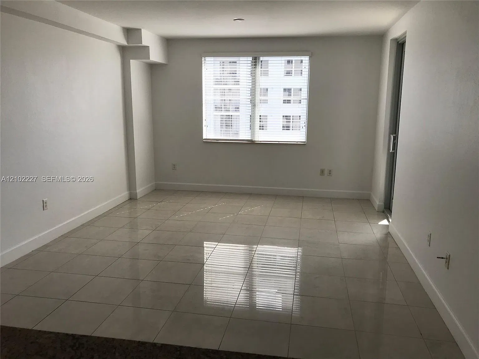 Radius Condo — Photo 2