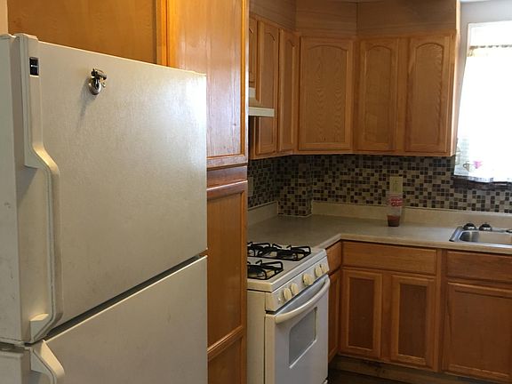 3rd image of 10 S Pennewell Dr