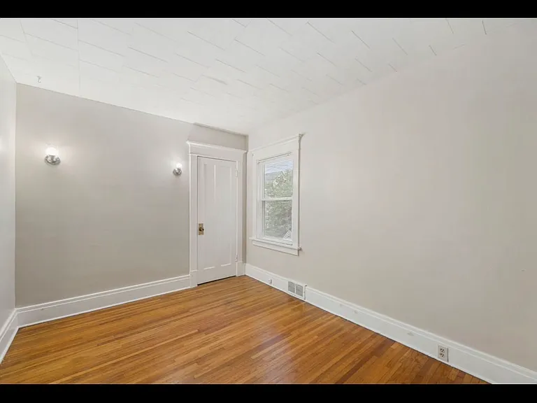 122 Stratford Rd — Photo 5