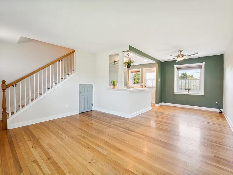 2873 Jasmine St — Photo 2