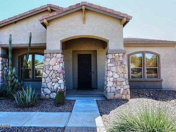 3rd image of 483 E Kaibab Place