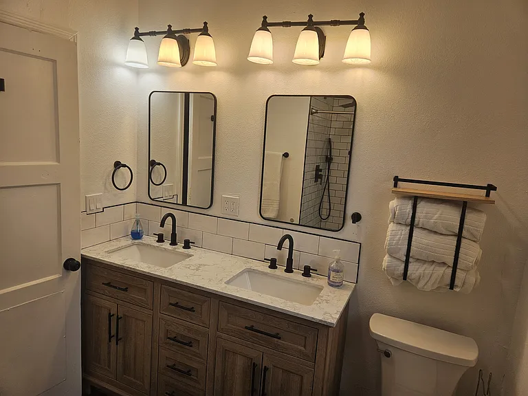 3238 E Linden St — Photo 5