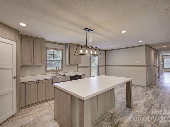 3rd image of 199 Rockwood Dr