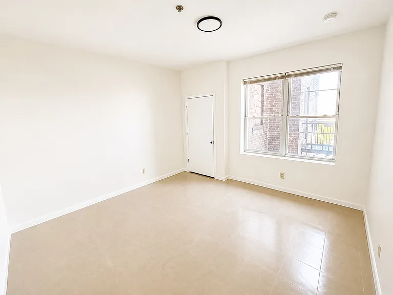 146 N Grove St — Photo 24