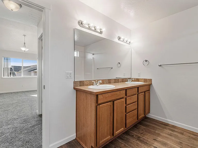 7761 Wyeth Ct — Photo 20