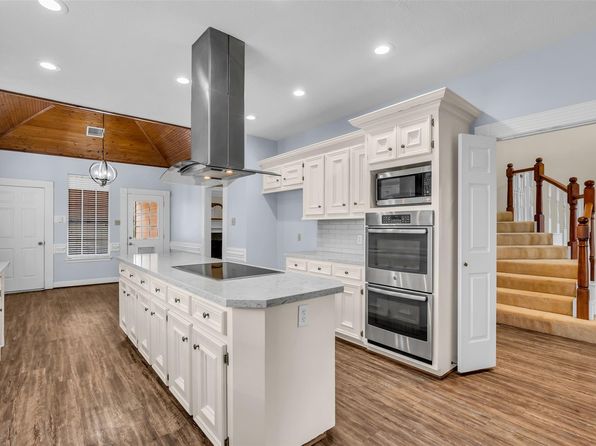 17703 Forest Park Ln