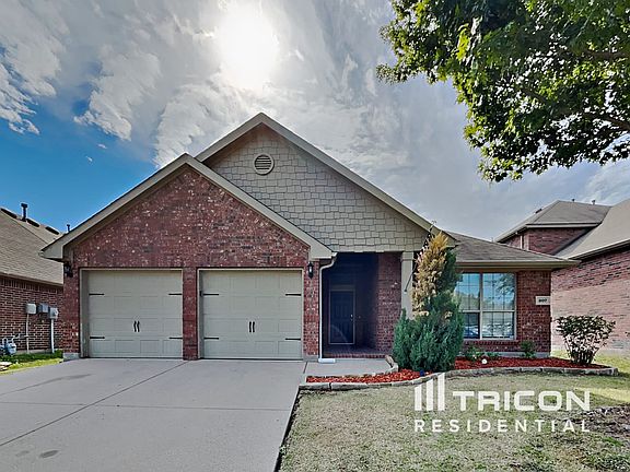 2nd image of 307 Hawthorn Dr