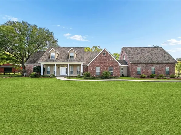 10 Bleu Lake Dr, Covington, LA 70435