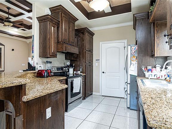 3rd image of 403 Bernal St