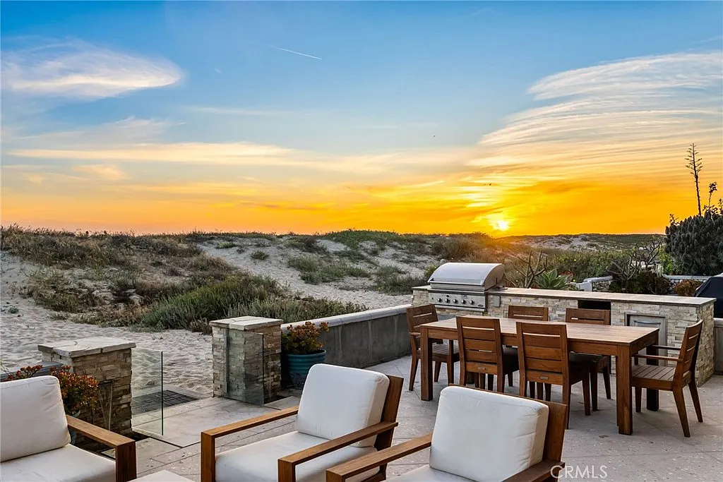 Building Photo - 7304 W Oceanfront