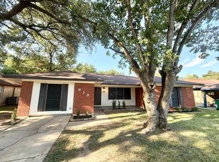 913 Wimberly St, Angleton, TX 77515