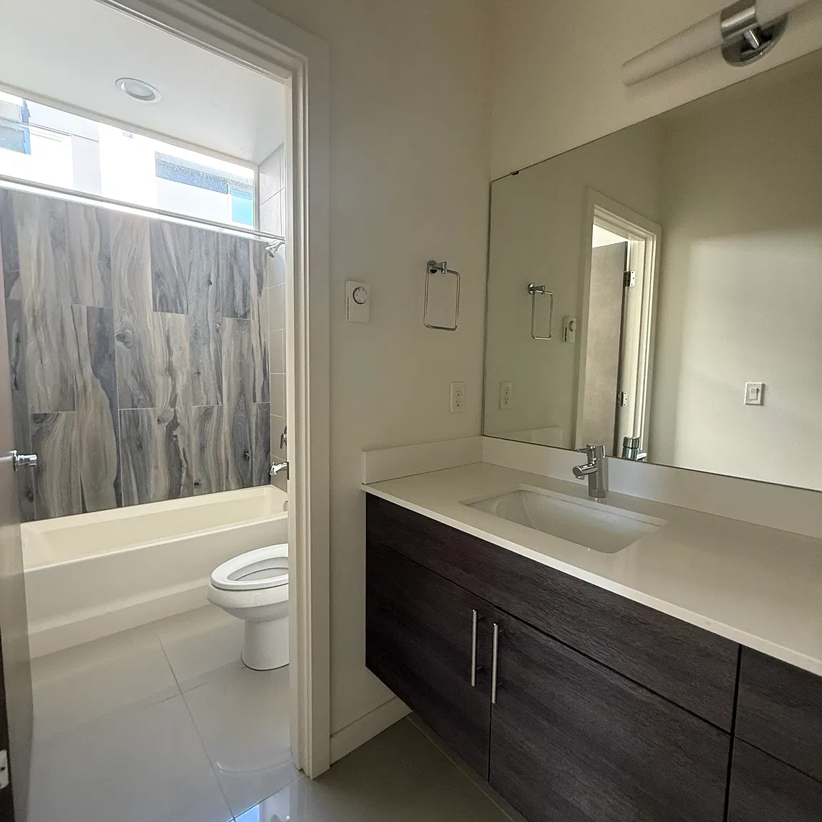 3 bed, 2.5 bath, 1649 sqft, $3,995 — Photo 4
