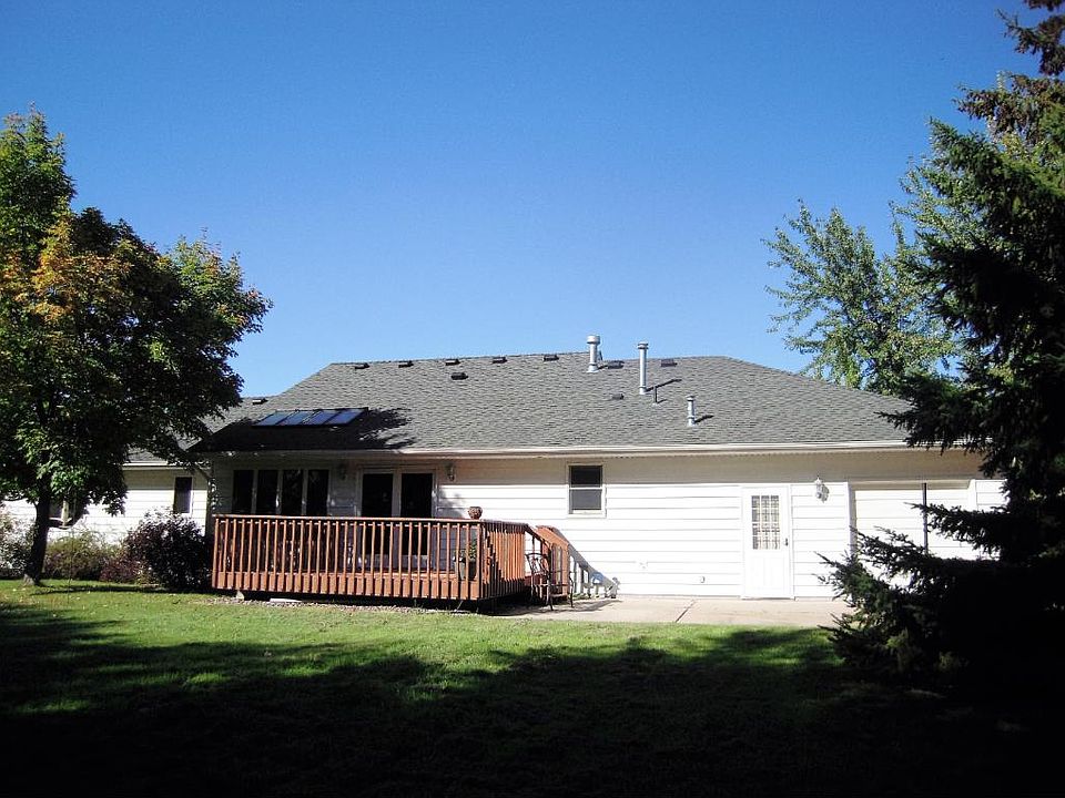 2nd image of 204 Greenbriar Ln