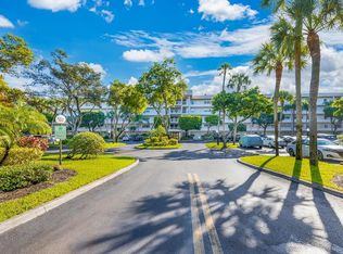 3850 N Oaks Clubhouse Dr #208, Pompano Beach, FL 33069
