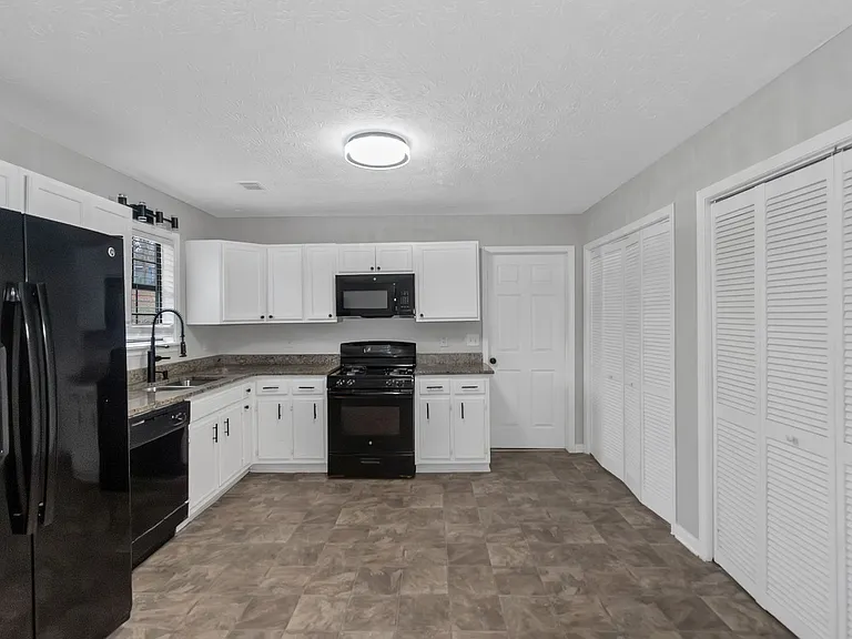 321 Summerwood Ln — Photo 26