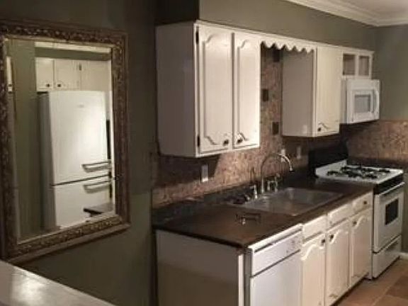 3rd image of 562 Westmoreland Pl #564