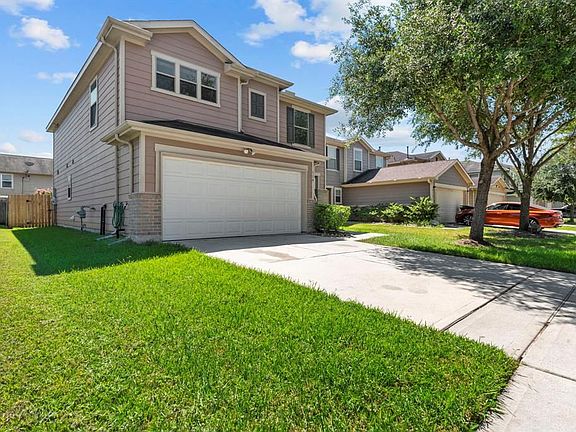 3rd image of 914 Staffordale Manor Ln
