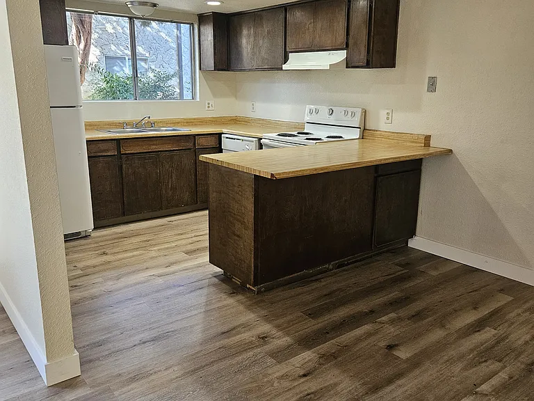 Whispering Trees Apartments — Photo 20