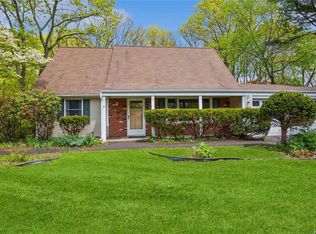 5 Barker Dr, Stony Brook, NY 11790
