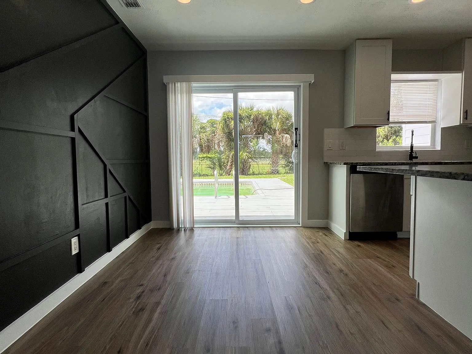 1221 Cypress Ln — Photo 4