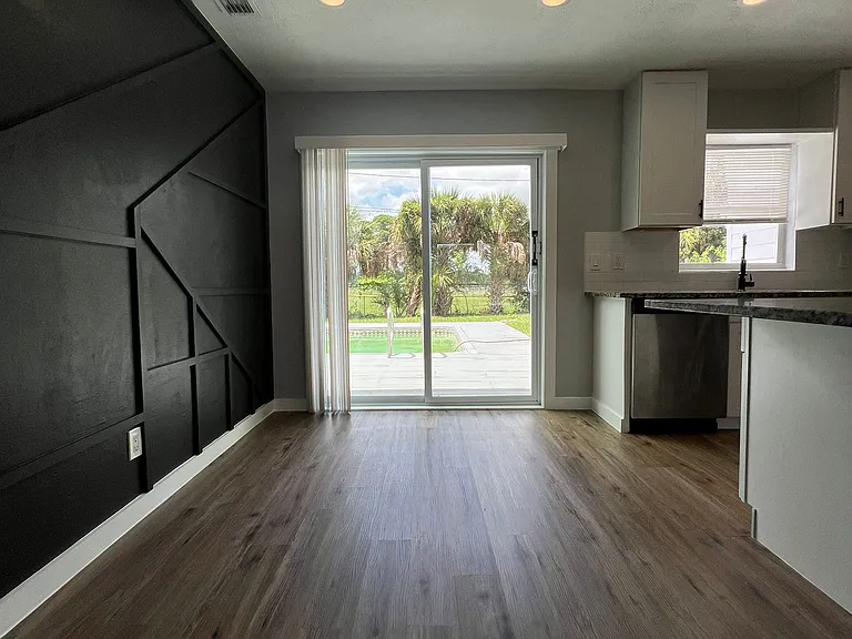 1221 Cypress Ln — Photo 4