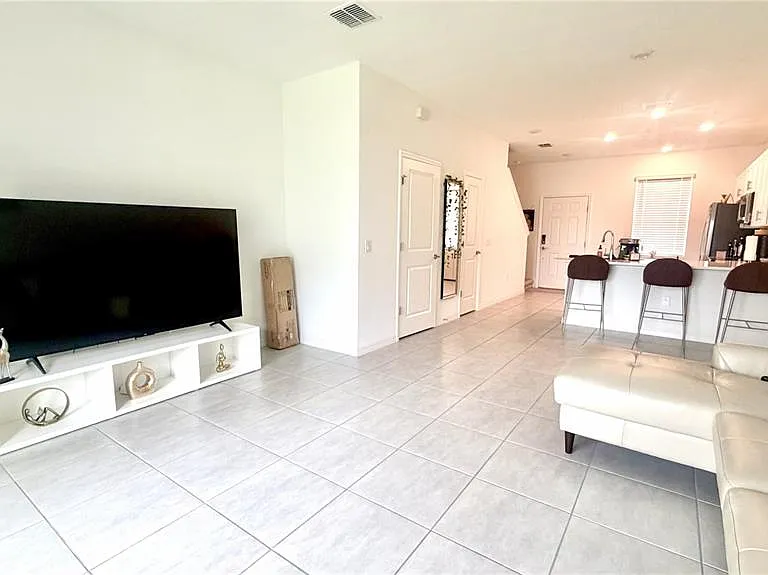 3244 Skyline Loop — Photo 8