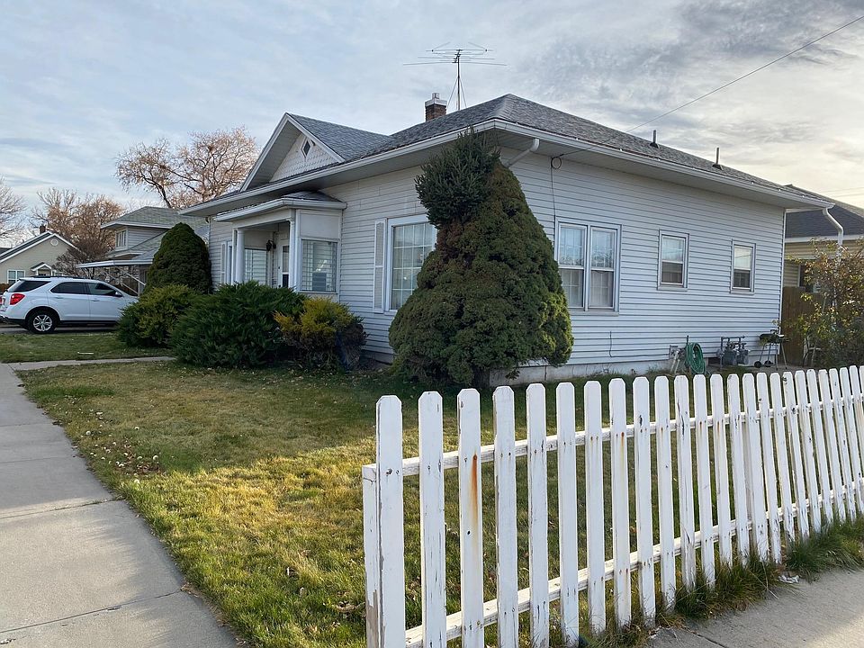 View of the house from street corner