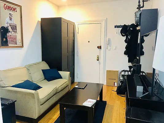 Rented by Kahen Properties | media 7