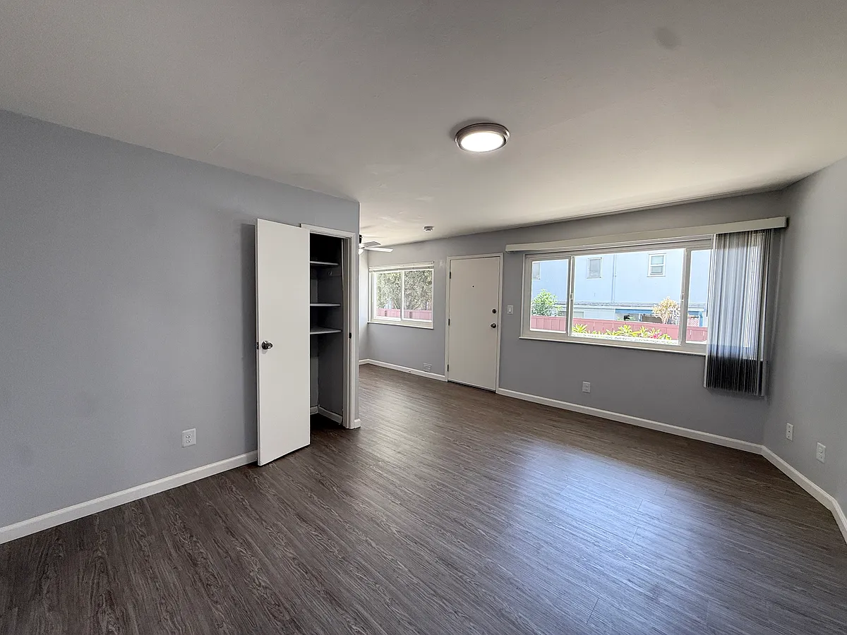 Building Photo - 10th Avenue Apartments