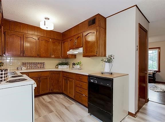 4th image of 10418 W 56th Ter