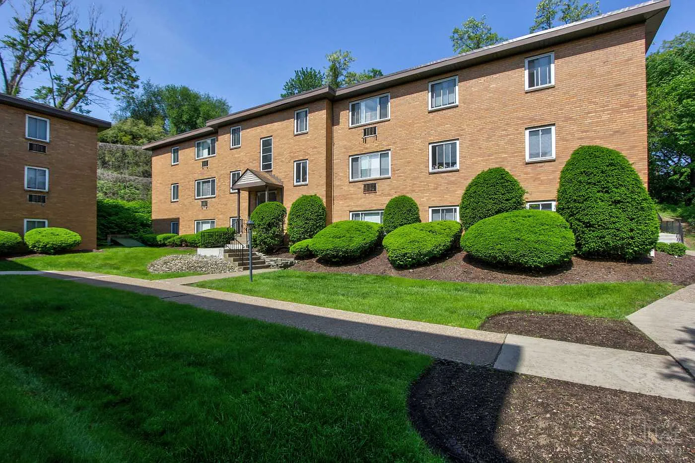 Velma Court — Photo 1
