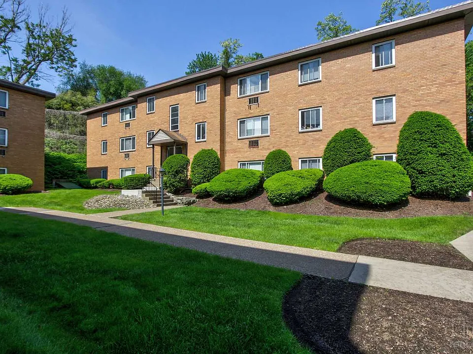 Velma Court