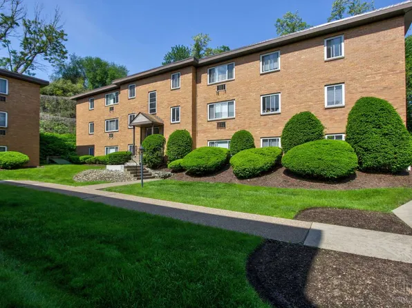 Velma Court