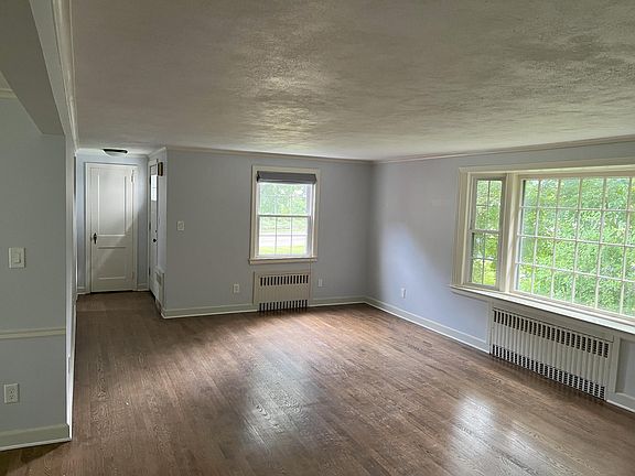 3rd image of 1166 Farmington Ave