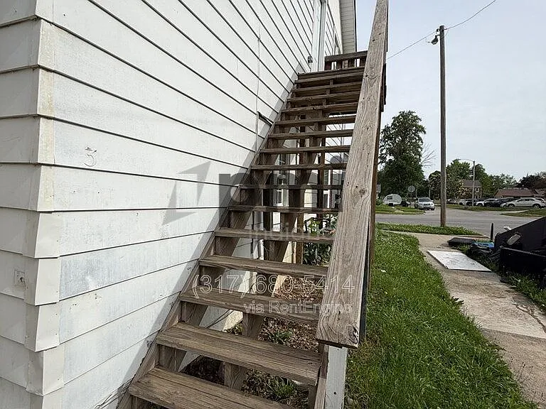 1023 E 8th St #3 — Photo 2