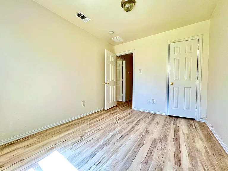 5004 Chapman St #5004 — Photo 16