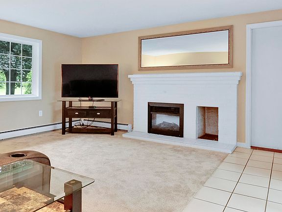 4th image of 2 Queensway Circle