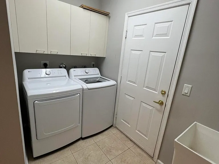 9070 Dupont Pl — Photo 45