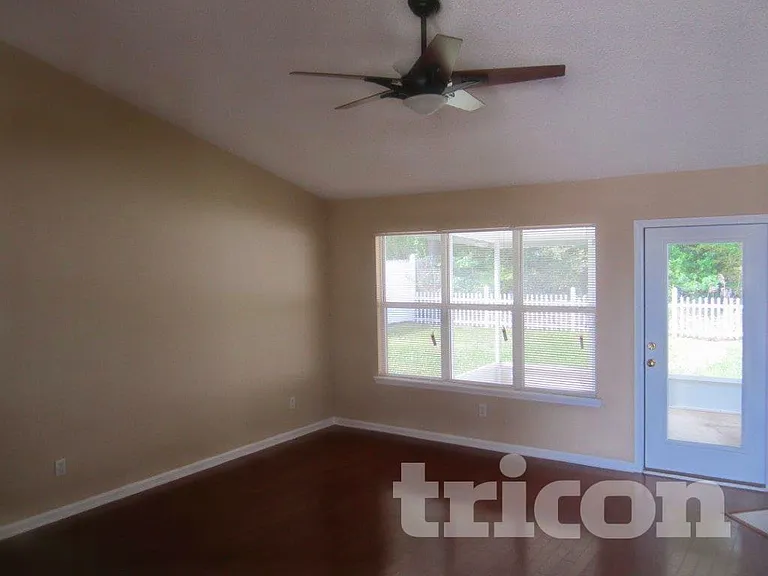 2762 Archer St — Photo 11