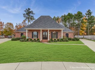 200 Danielle Dr, Benton, LA 71006