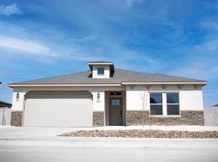 402 Pima Dr, Carlsbad, NM 88220