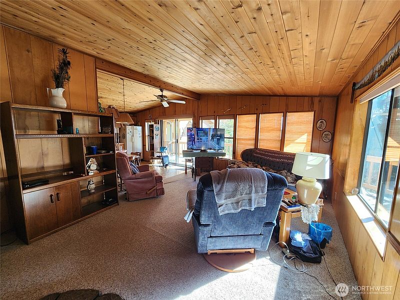 5th image of 222 Towhee Lane