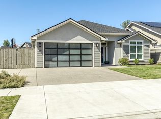 335 Kansas Dr, Medford, OR