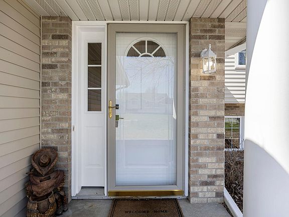4th image of 1274 Sunburst Way SE