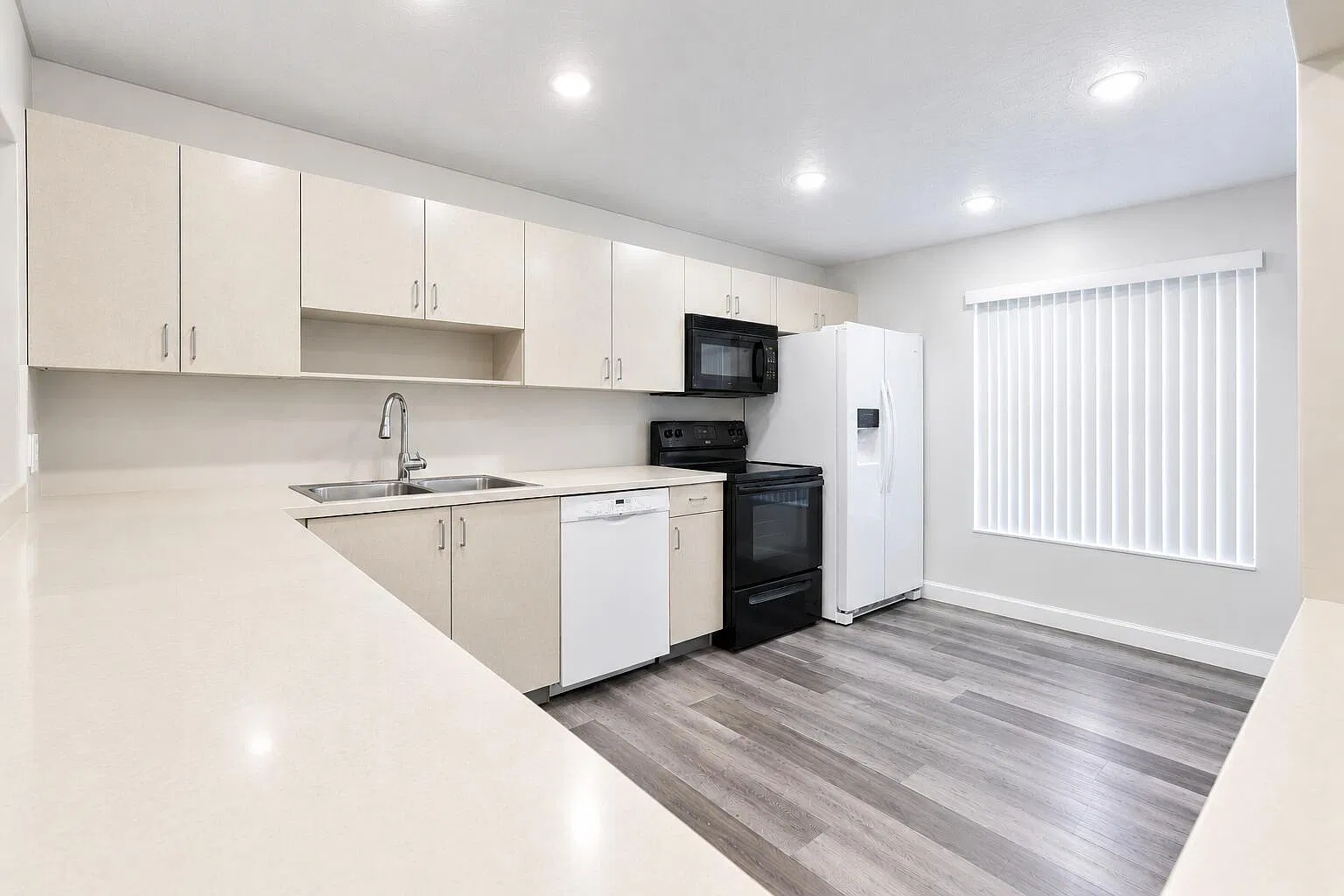 3 bed, 2.5 bath, 1472 sqft, $2,900 — Photo 2
