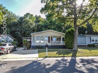 510 Raccoon Ln, Mount Laurel, NJ 08054